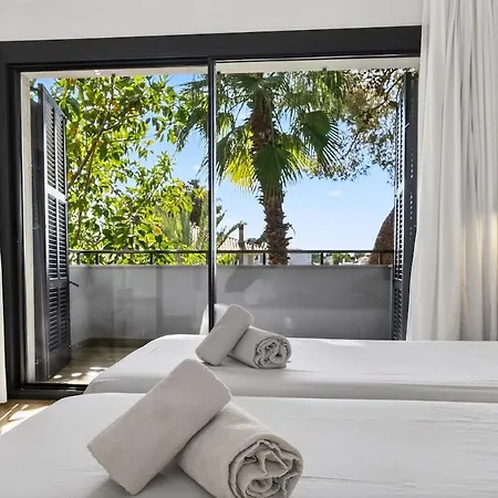 Vertice - Bright Luxury Villa *