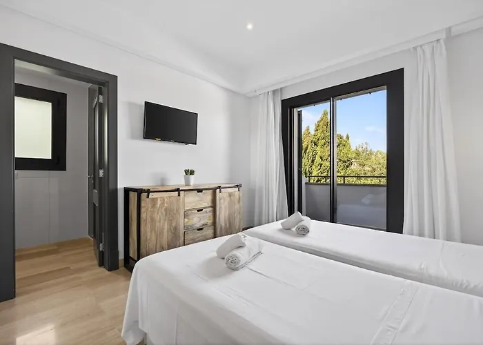 Vertice - Bright Luxury Villa *