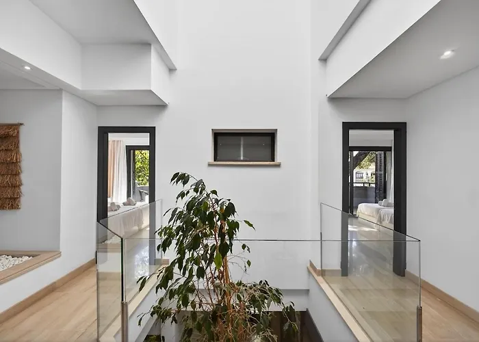 Vertice - Bright Luxury Villa