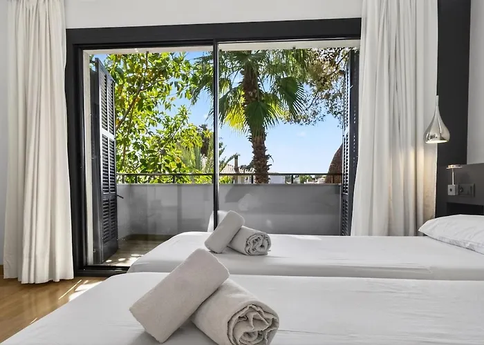 Vertice - Bright Luxury Villa *