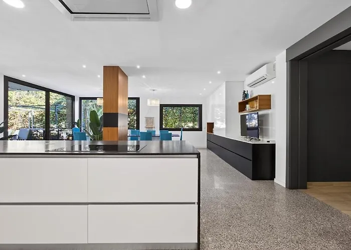 Vertice - Bright Luxury Villa *