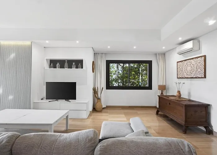 Vertice - Bright Luxury Villa *