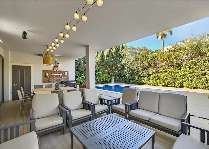 Vertice - Bright Luxury Villa *