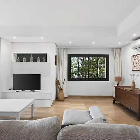 Vertice - Bright Luxury Villa *