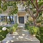 Vertice - Bright Luxury Villa