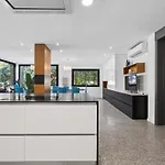 Vertice - Bright Luxury Villa *