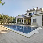 Vertice - Bright Luxury Villa *